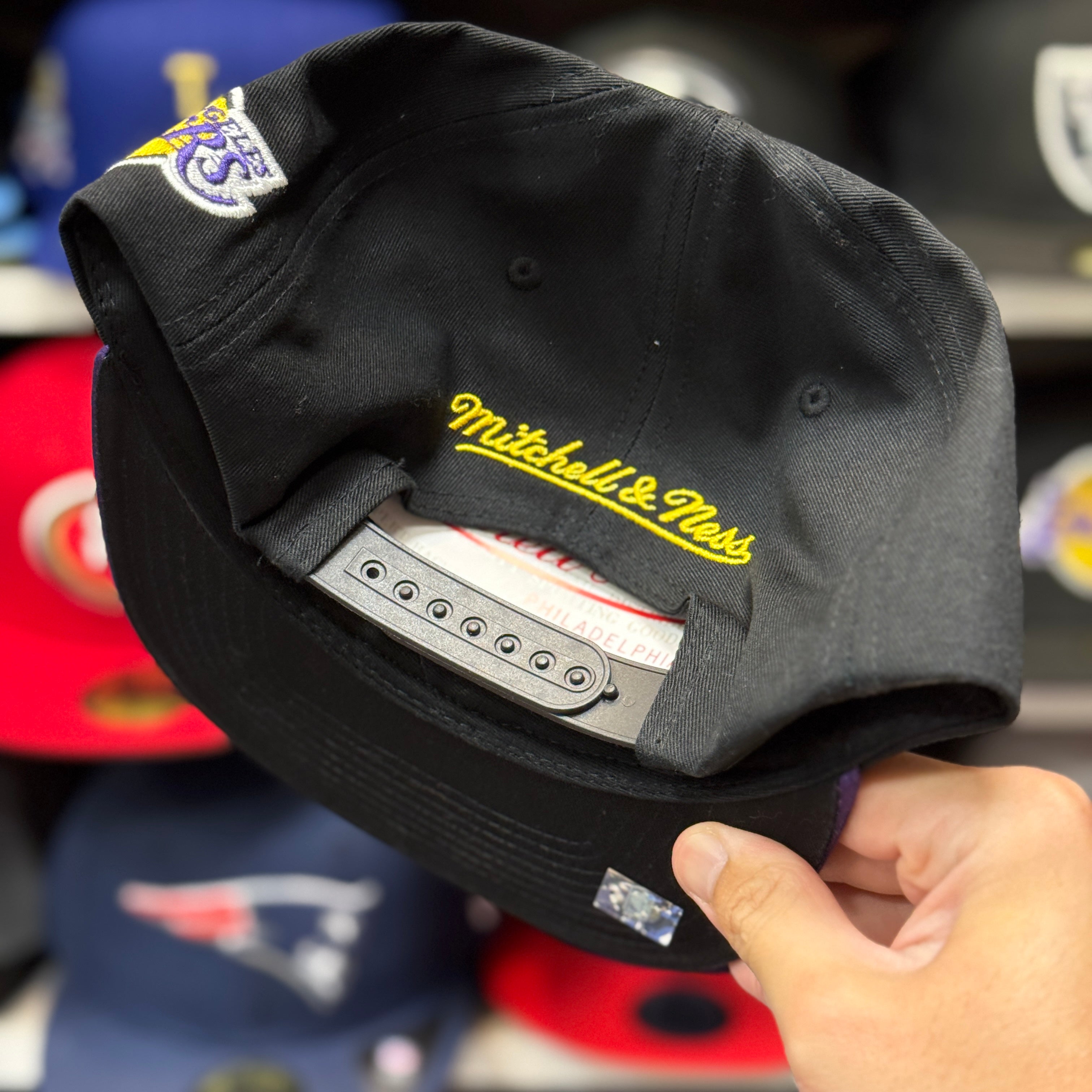 Los Angeles Lakers 'Script Logo' Black/Purple Mitchell & Ness Snapback - Product Image