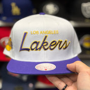 Los Angeles Lakers 'Script Logo' White/Purple Mitchell & Ness Snapback - Product Image