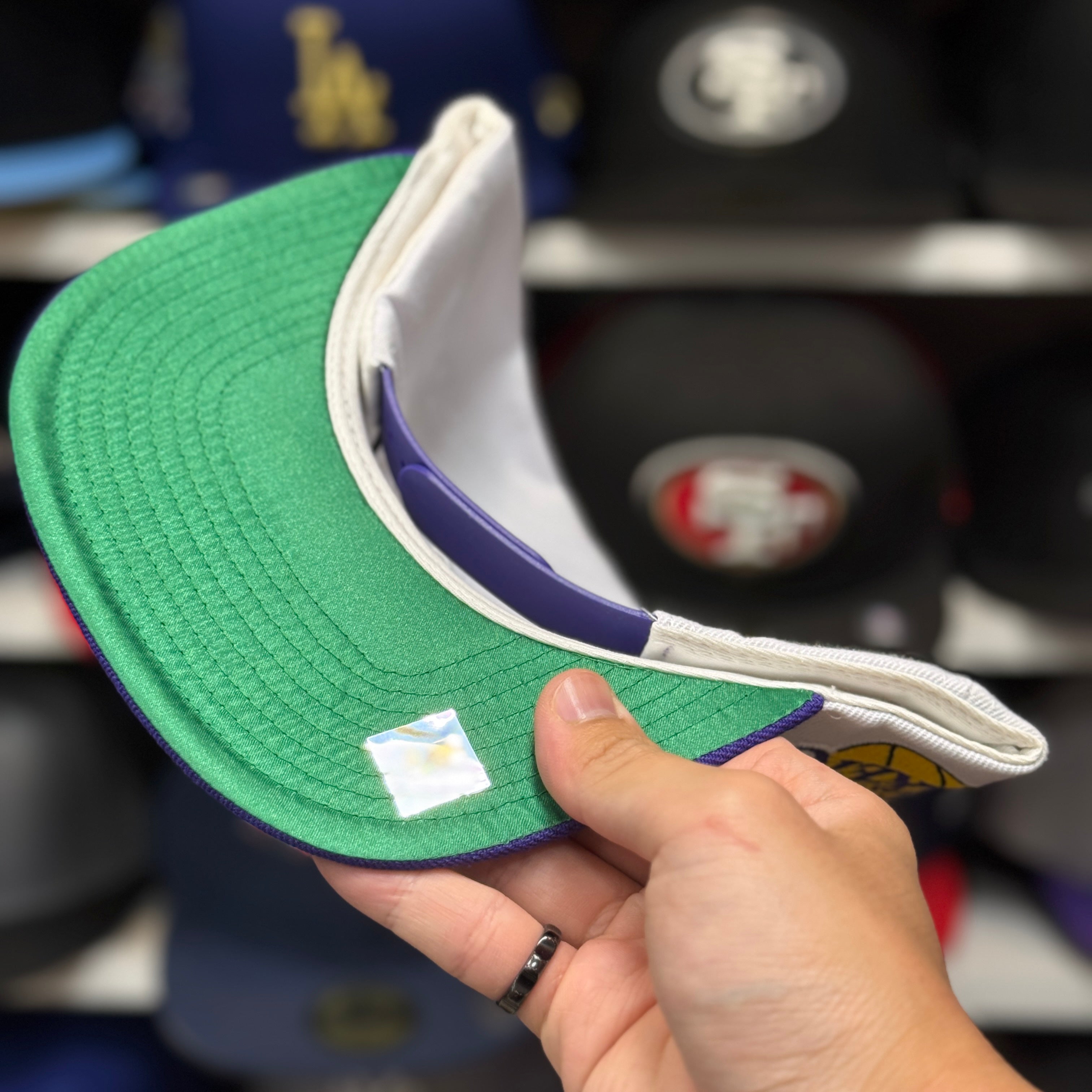Los Angeles Lakers 'Script Logo' White/Purple Mitchell & Ness Snapback - Product Image