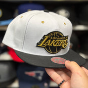 Los Angeles Lakers White/Black Mitchell & Ness Snapback - Product Image