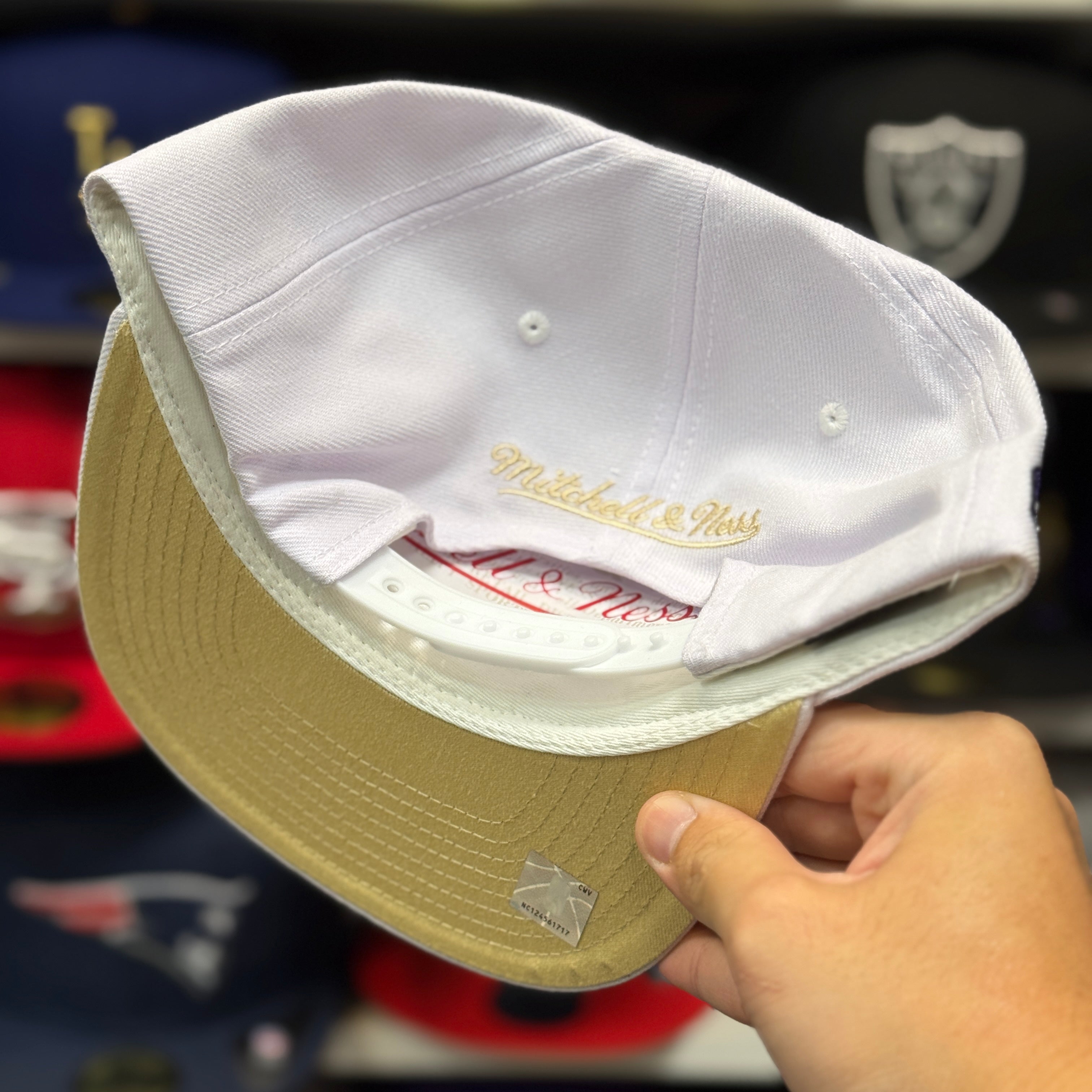 Los Angeles Lakers '25th Anniversary' White/Gold Mitchell & Ness Snapback - Product Image