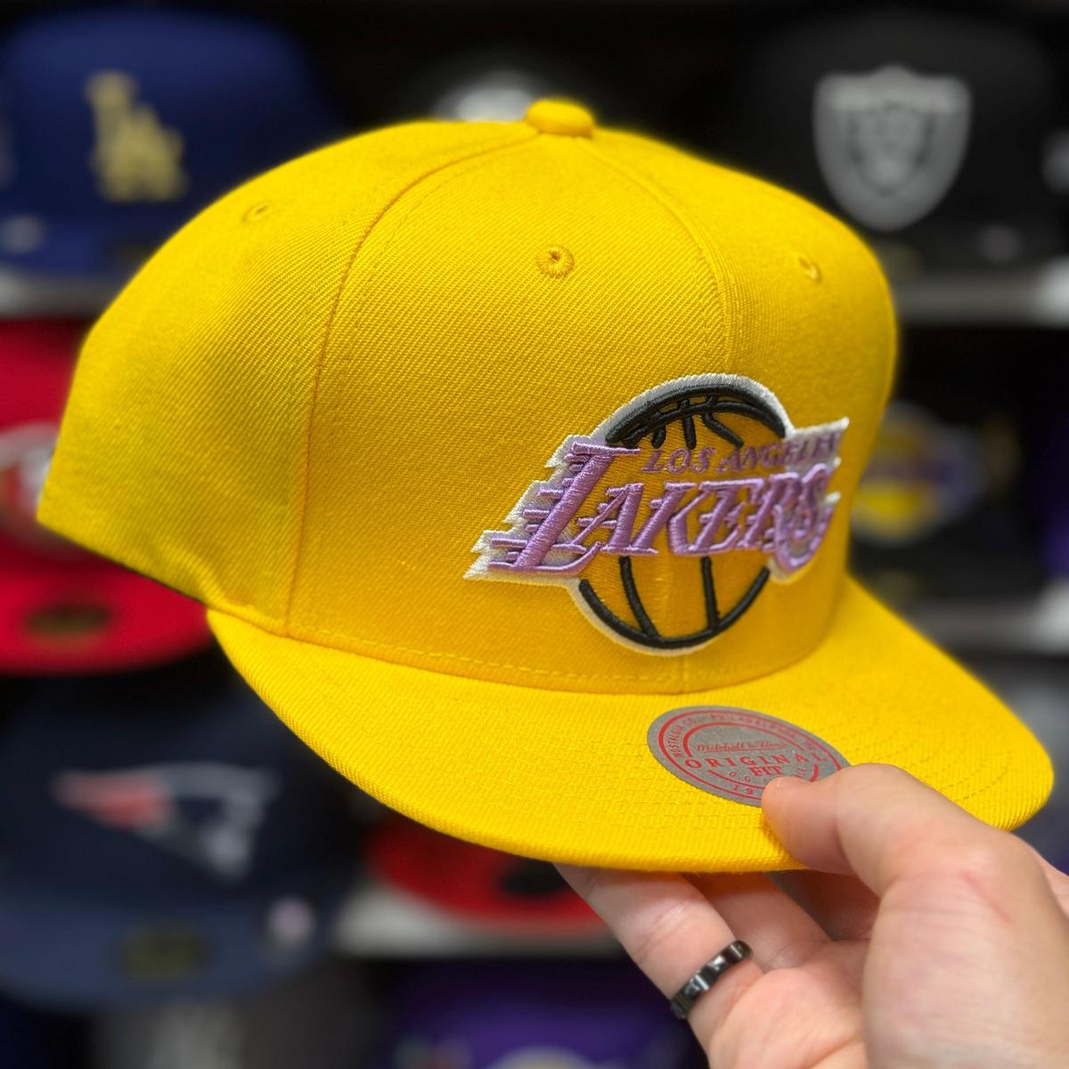 Los Angeles Lakers Yellow Mitchell & Ness Snapback - Product Image
