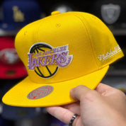 Los Angeles Lakers Yellow Mitchell & Ness Snapback - Product Image