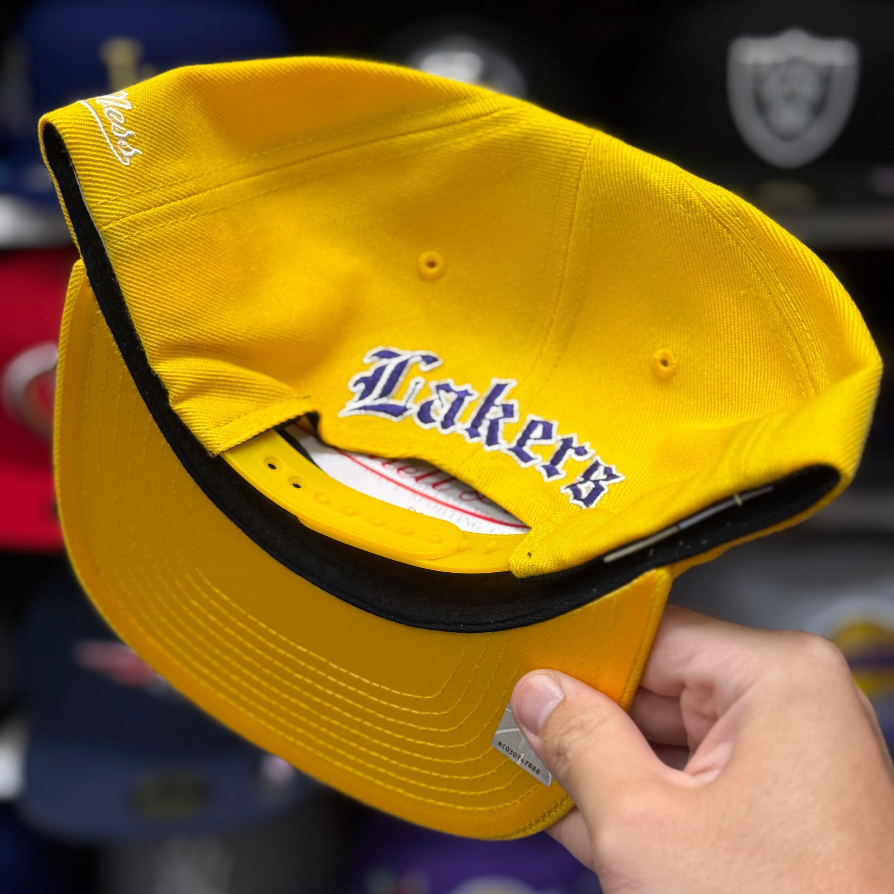 Los Angeles Lakers Yellow Mitchell & Ness Snapback - Product Image