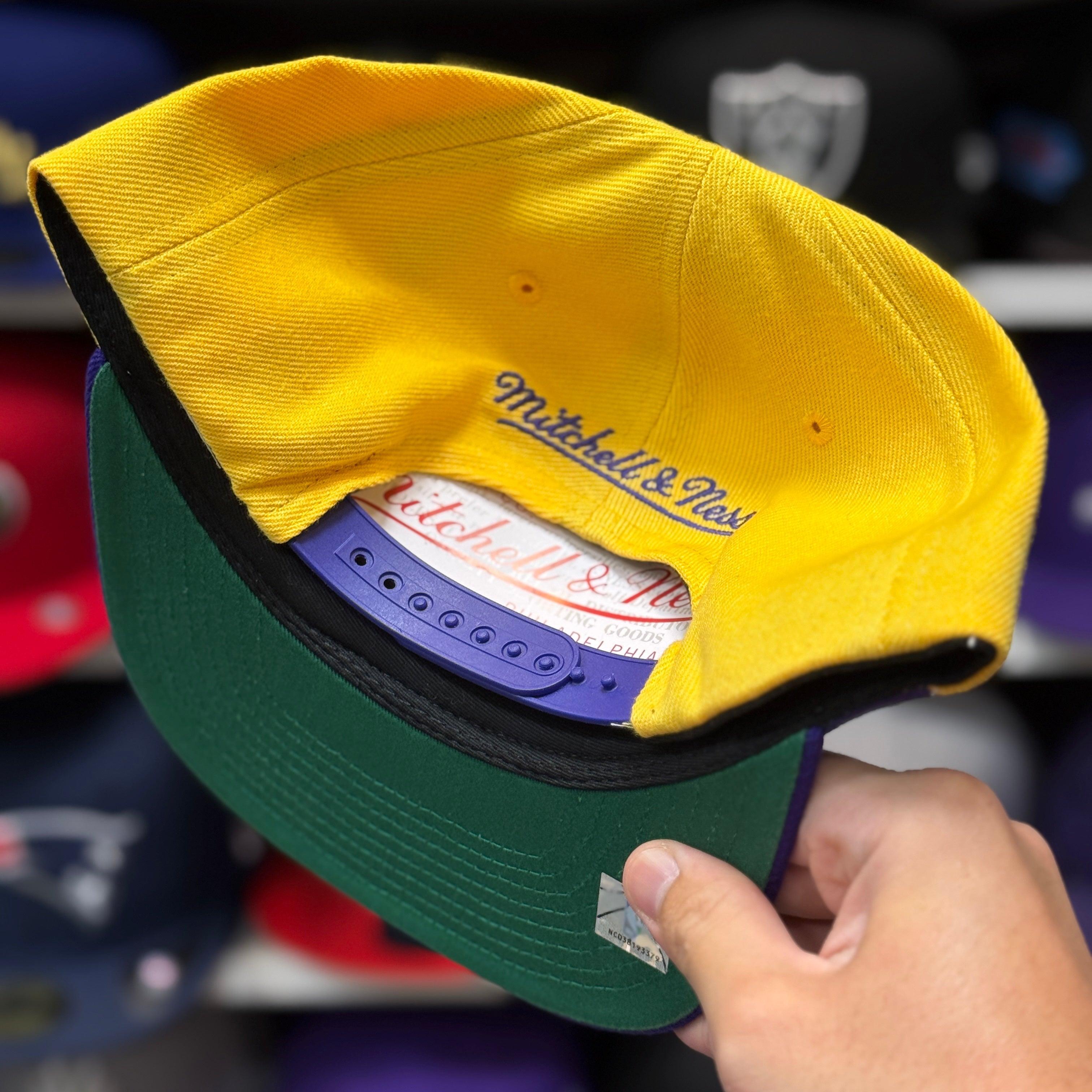 Los Angeles Lakers Yellow/Purple Vintage Mitchell & Ness Snapback - Product Image