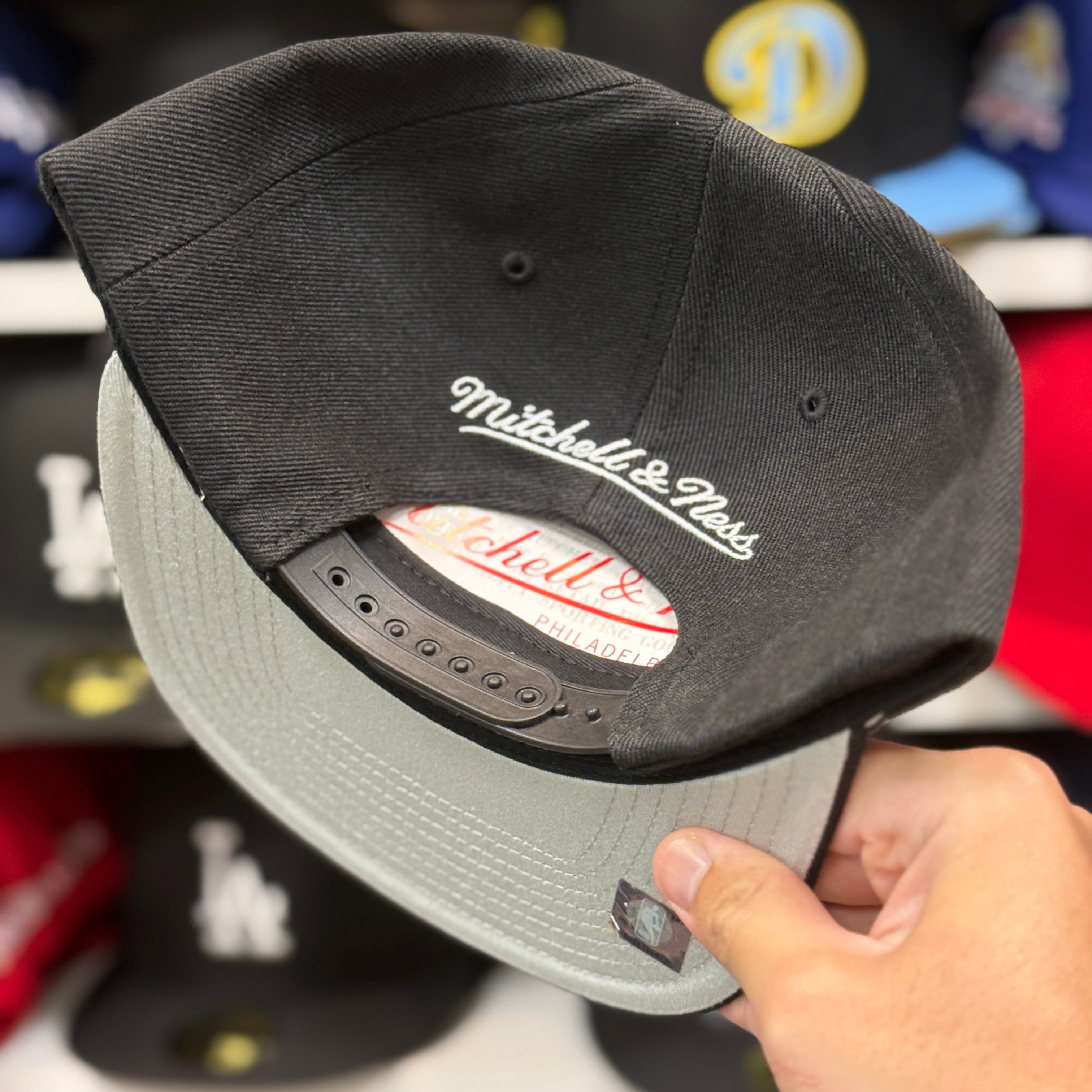 Los Angeles Lakers 'USA Pride' Black Mitchell & Ness Snapback - Product Image