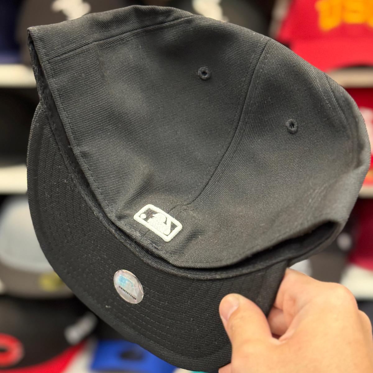 New Era Chicago White Sox 'Mini Logo' Black 59FIFTY Fitted Hat - Product Image