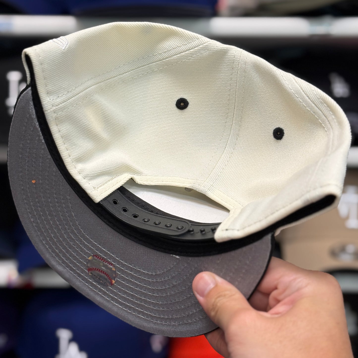 New Era Los Angeles Dodgers Upside Down Logo '2020 World Series' Creme/Black 9FIFTY Snapback