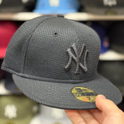 New Era New York Yankees 'Textured' Black 59FIFTY Fitted Hat - Product Image
