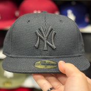 New Era New York Yankees 'Textured' Black 59FIFTY Fitted Hat - Product Image