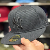 New Era New York Yankees 'Textured' Black 59FIFTY Fitted Hat - Product Image