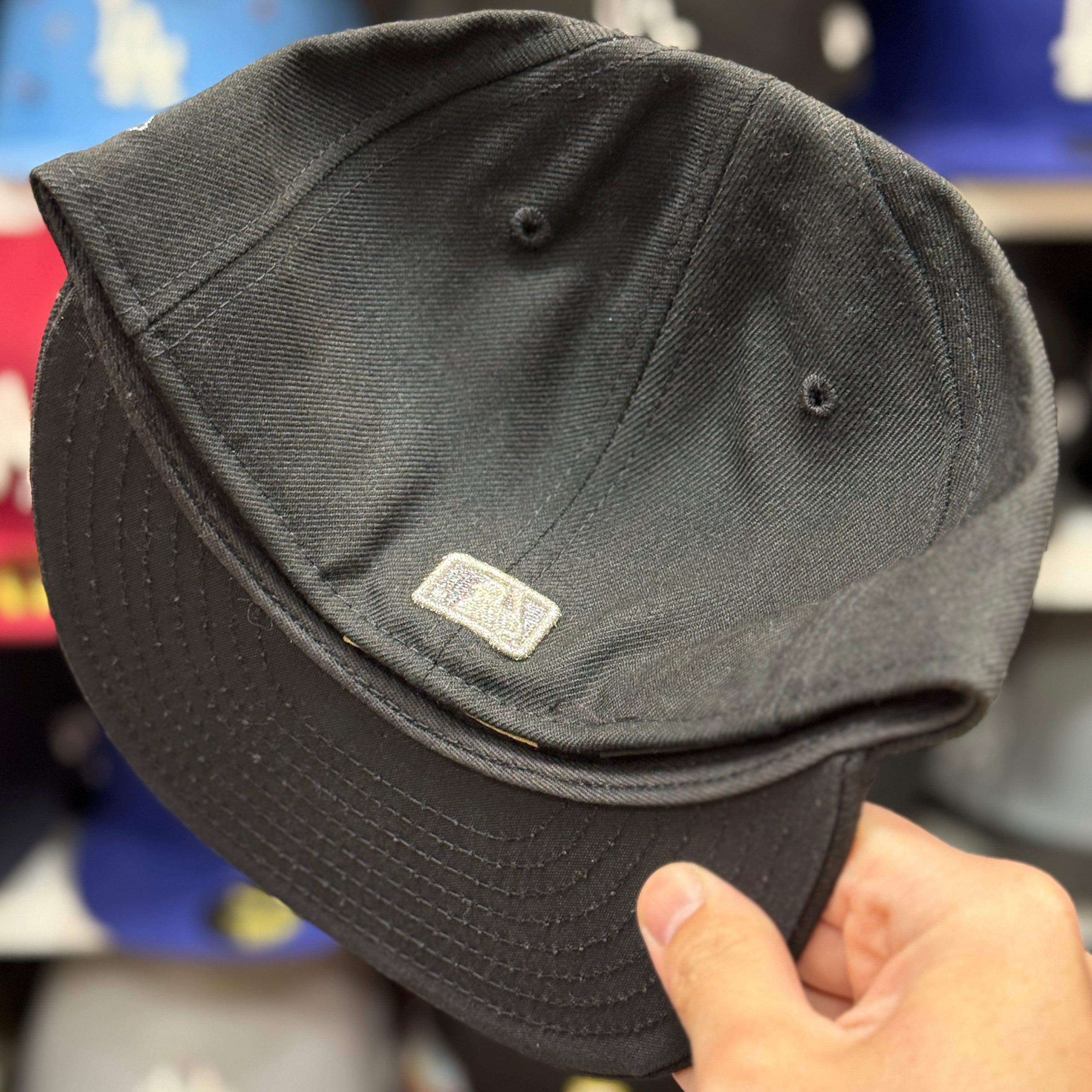 New Era New York Yankees 'Pebble Logo' Black 59FIFTY Fitted Hat - Product Image