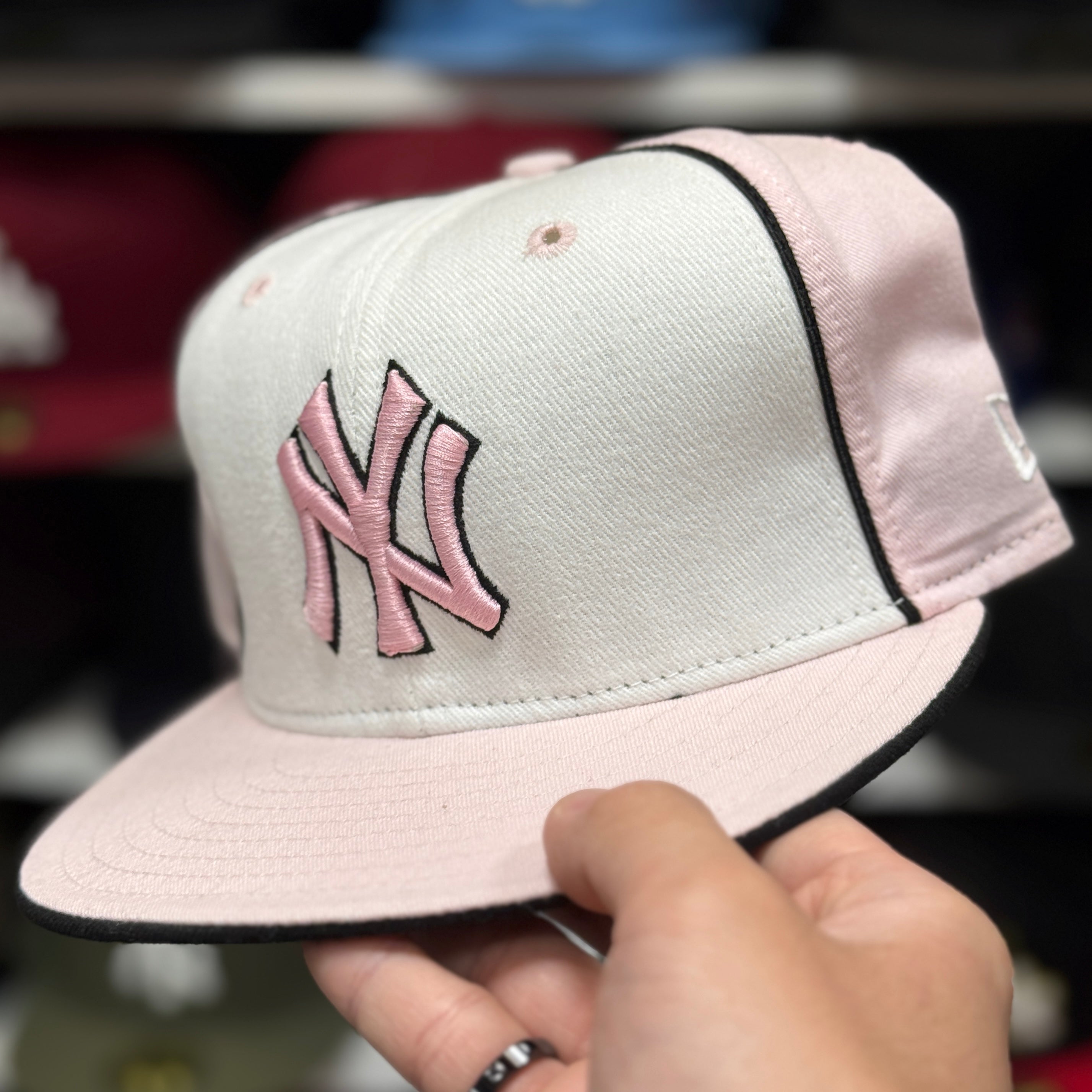 New Era New York Yankees White/Pink 59FIFTY Fitted Hat - Product Image