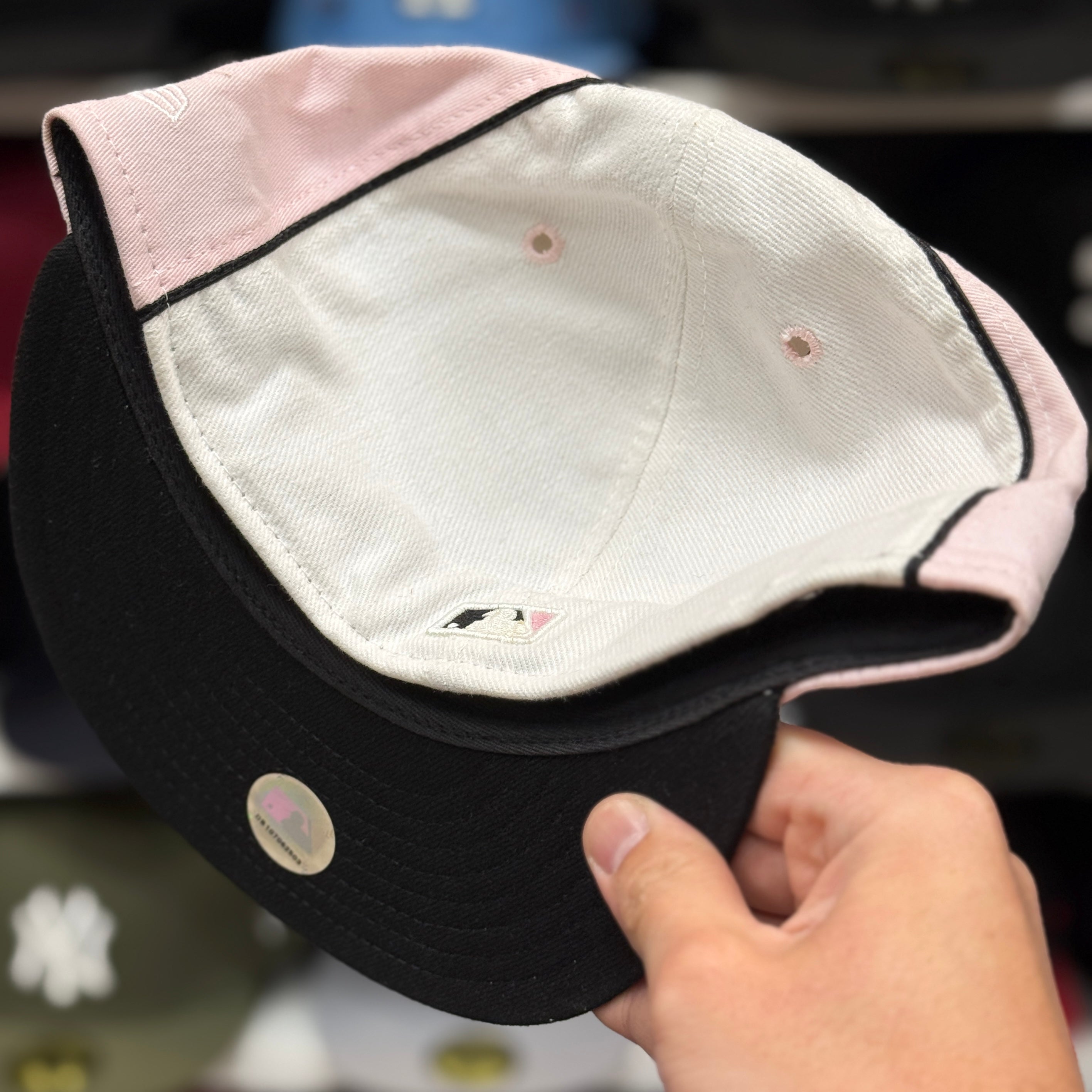 New Era New York Yankees White/Pink 59FIFTY Fitted Hat - Product Image