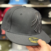 New Era New York Yankees 'Big Logo' Black 59FIFTY Fitted Hat - Product Image