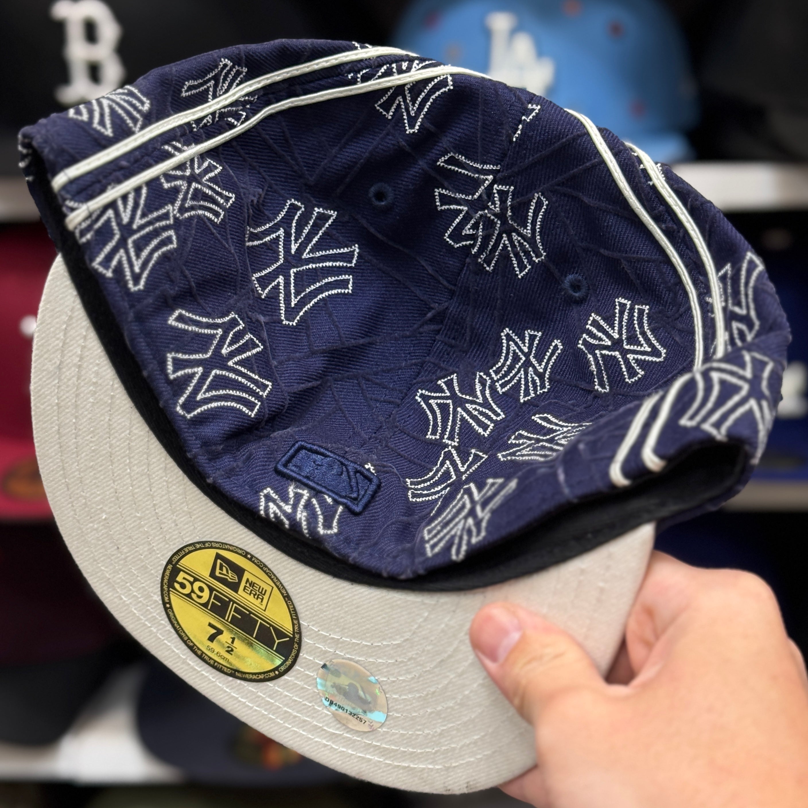 New Era New York Yankees 'Textured Monogram' Dark Blue 59FIFTY Fitted Hat - Product Image