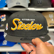 New Era Pittsburgh Steelers 'Script Logo' Black/Yellow 9FIFTY Snapback - Product Image