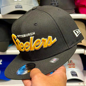 New Era Pittsburgh Steelers 'Script Logo' Black/Yellow 9FIFTY Snapback - Product Image