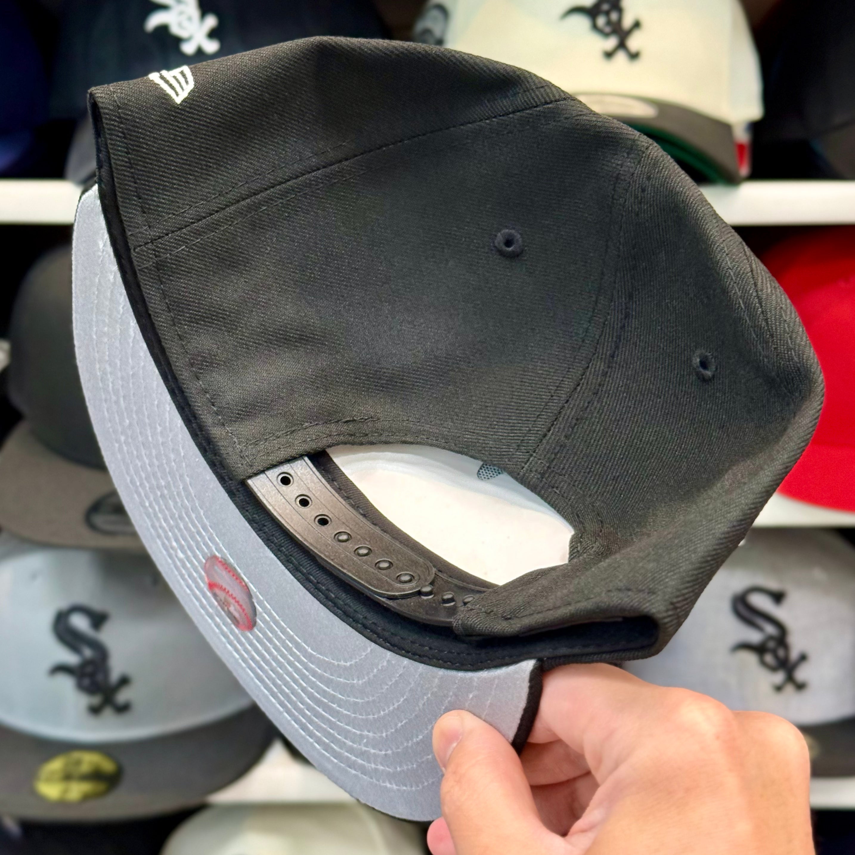 New Era Chicago White Sox 'Script Logo' Black/White 9FIFTY Snapback - Product Image