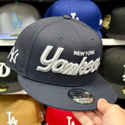 New Era New York Yankees 'Script Logo' Navy/Silver 9FIFTY Snapback - Product Image