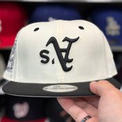 New Era Oakland Athletics Upside Down 'Rickey Henderson' Creme/Black 9FIFTY Snapback - Product Image