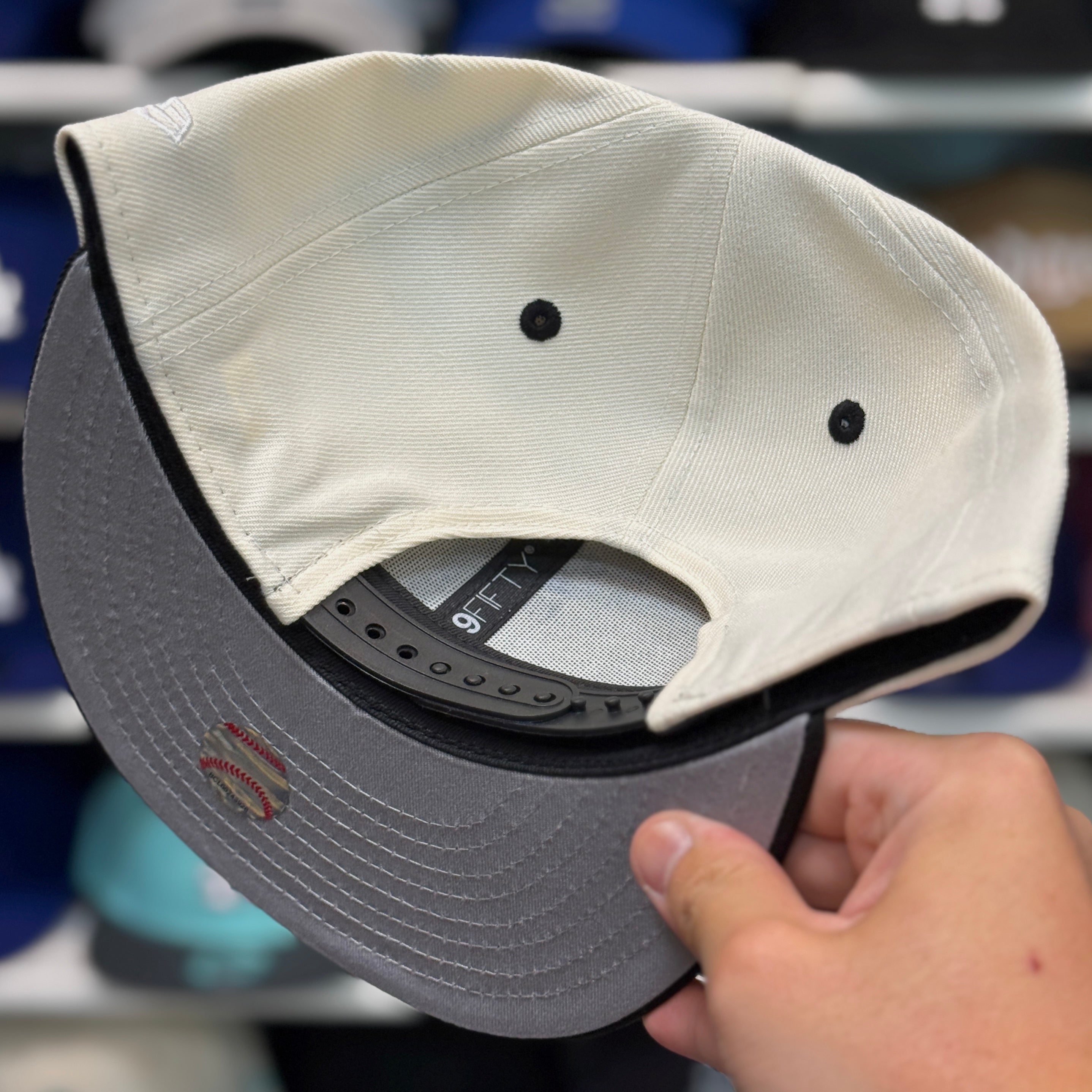 New Era Los Angeles Dodgers Upside Down '60th Anniversary' Creme/Black 9FIFTY Snapback - Product Image