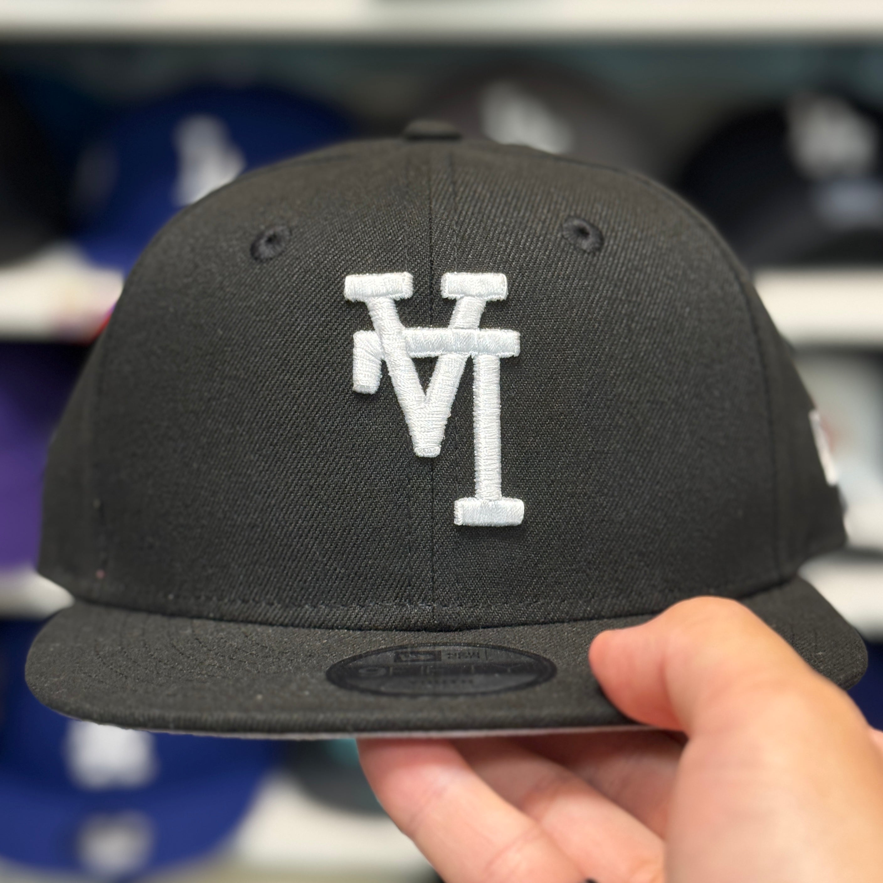 Youth New Era Los Angeles Dodgers 'Upside Down Logo' Black 9FIFTY Snapback - Product Image