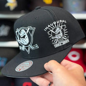 Anaheim Ducks 'Logo Wrap Inaugural Season' Black/White Mitchell & Ness Snapback - Product Image