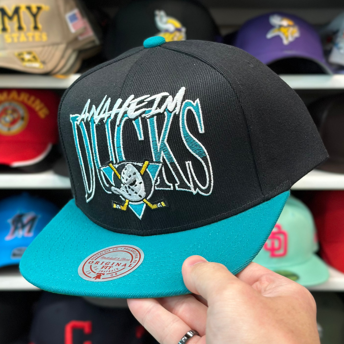 Anaheim Ducks 'Scratched Logo' Black/Teal Mitchell & Ness Snapback - Product Image