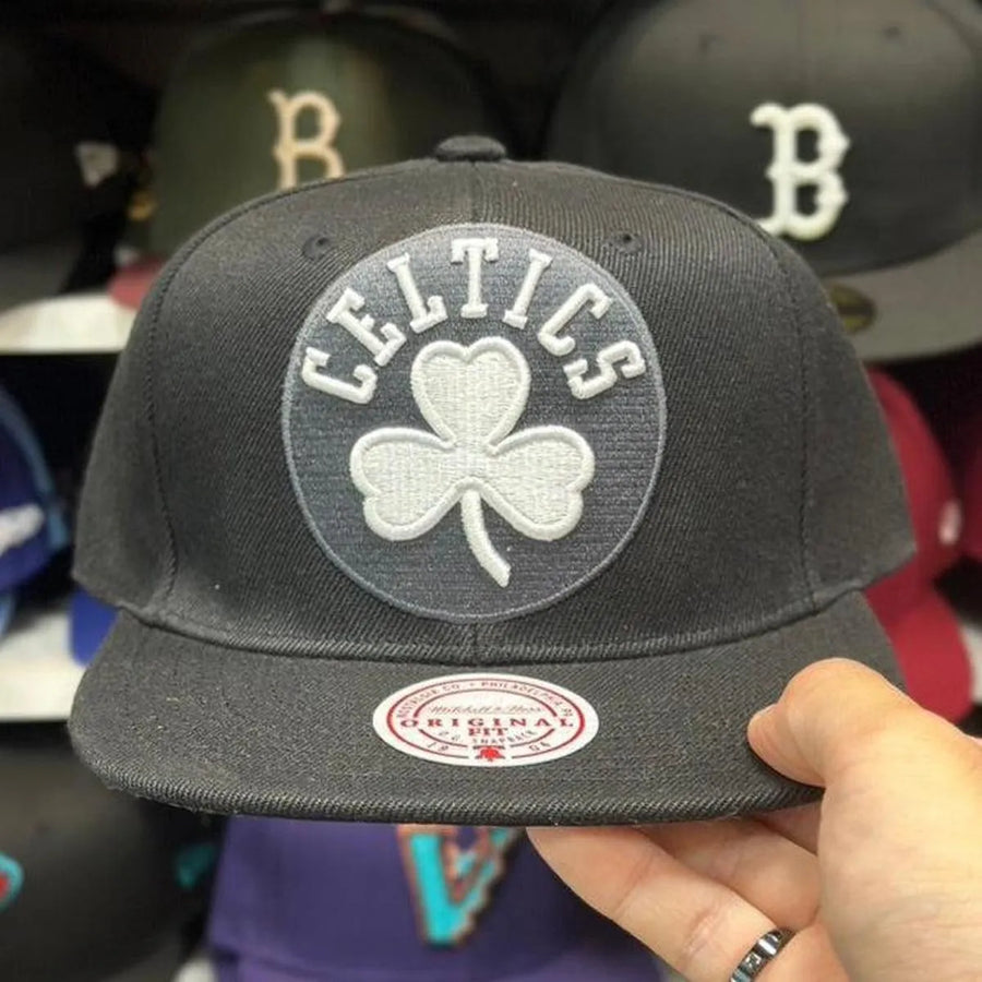 Boston Celtics Black/White Mitchell & Ness Snapback - Product Image