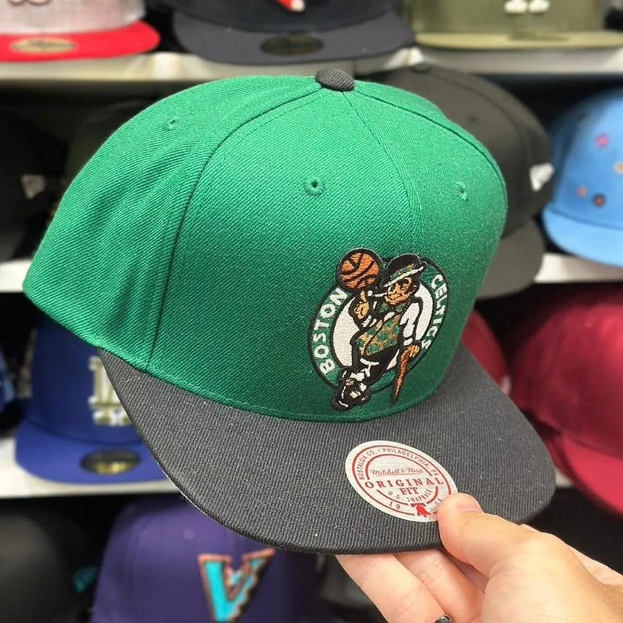 Boston Celtics Green/Black Mitchell & Ness Snapback - Product Image