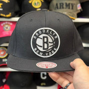 Brooklyn Nets Black/White Mitchell & Ness Snapback - Product Image