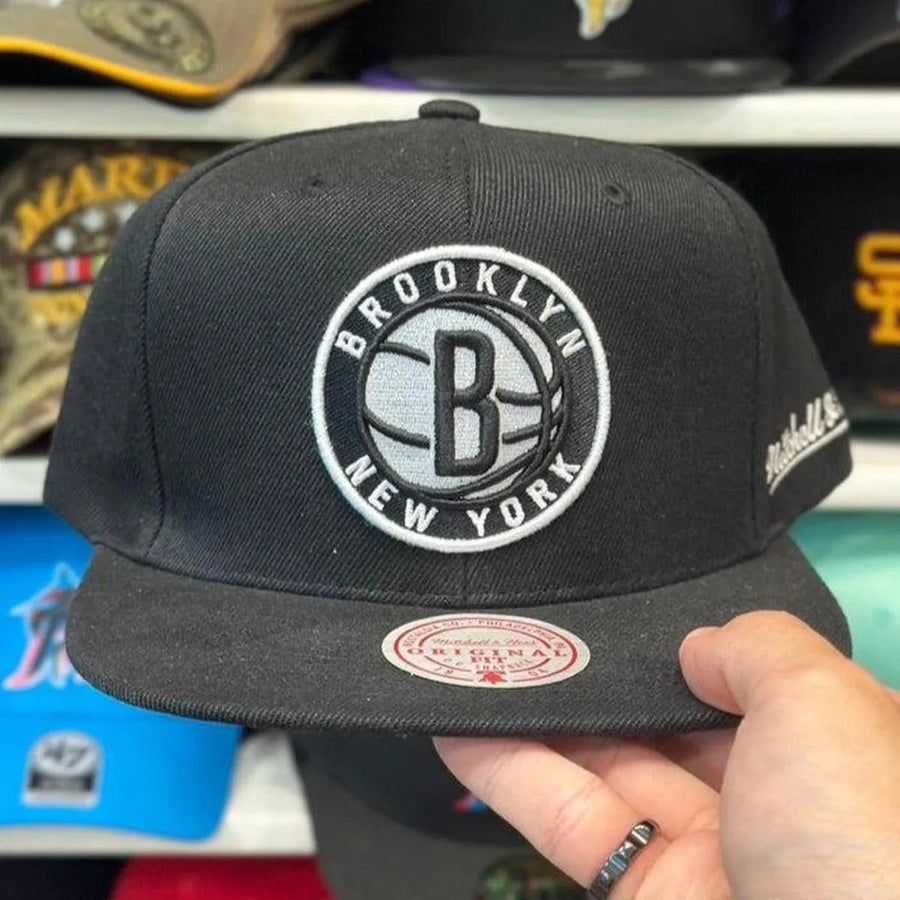 Brooklyn Nets Black/White Mitchell & Ness Snapback - Product Image