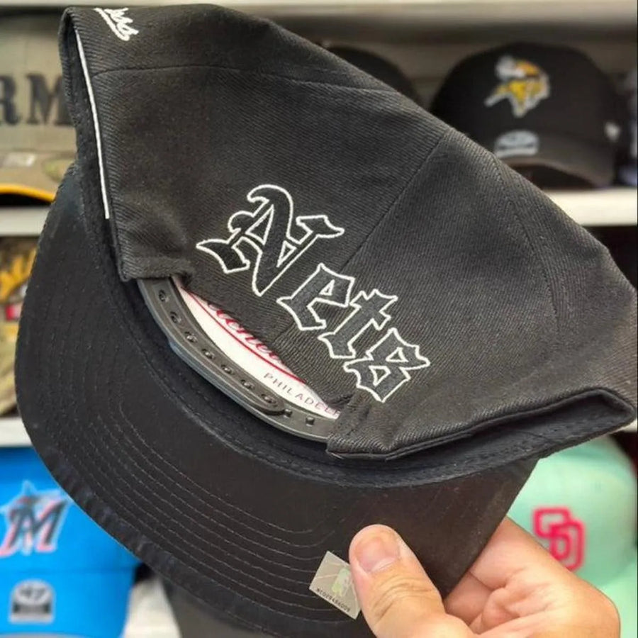 Brooklyn Nets Black/White Mitchell & Ness Snapback - Product Image