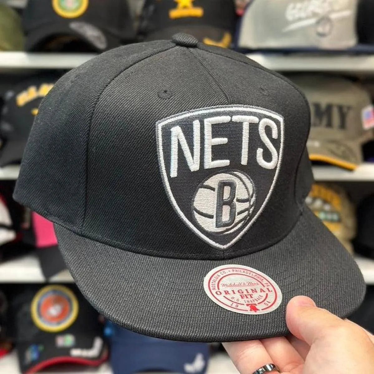 Brooklyn Nets Black/White Mitchell & Ness Snapback - Product Image