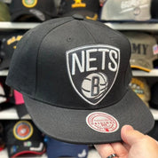 Brooklyn Nets Black/White Mitchell & Ness Snapback - Product Image