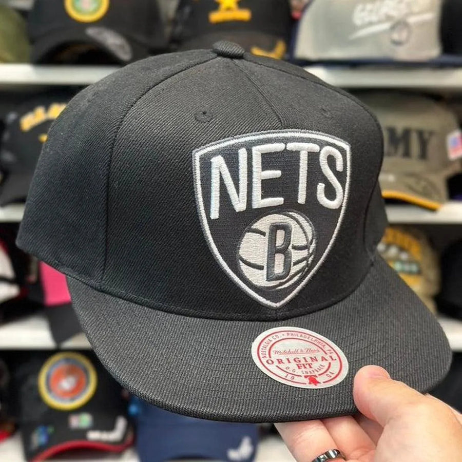 Brooklyn Nets Black/White Mitchell & Ness Snapback - Product Image
