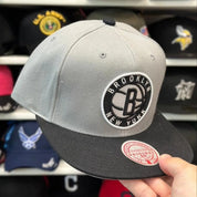 Brooklyn Nets Gray/Black Mitchell & Ness Snapback - Product Image