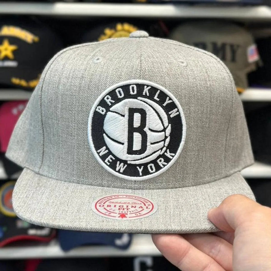 Brooklyn Nets Heather Gray Mitchell & Ness Snapback - Product Image