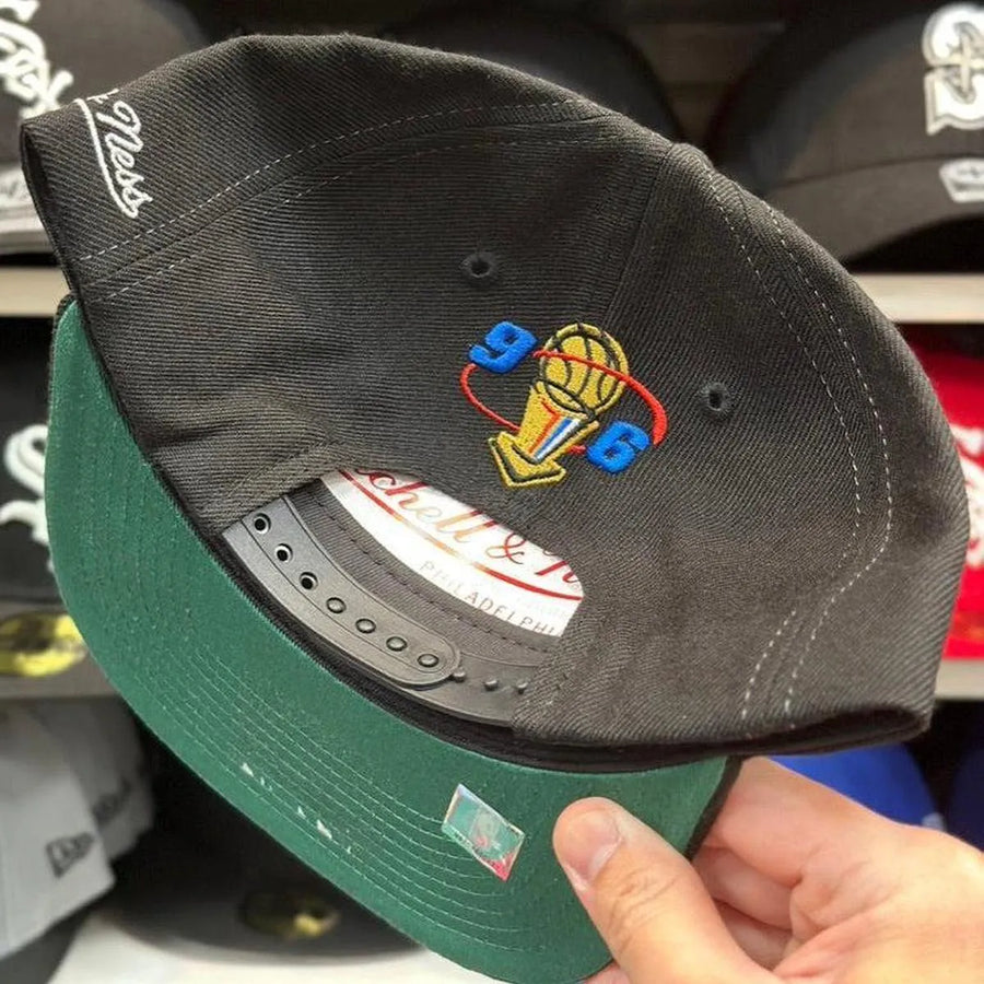 Chicago Bulls '1996 Champions' Black Mitchell & Ness Snapback - Product Image