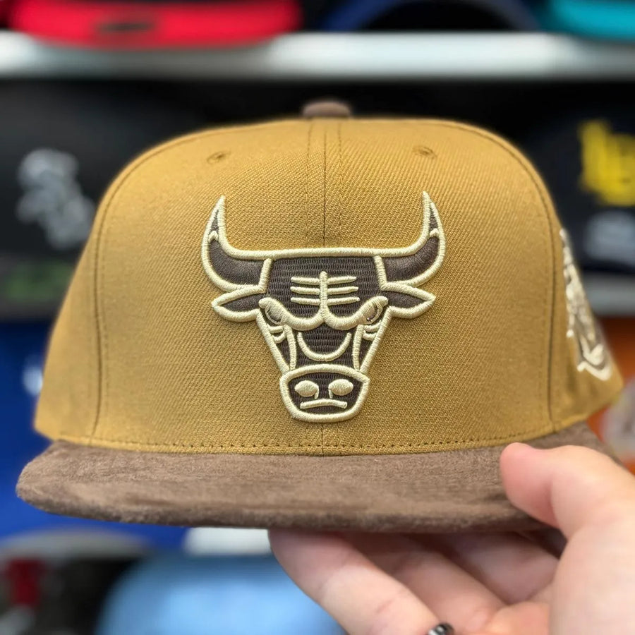 Chicago Bulls '20th Anniversary' 2T Tan Mitchell & Ness Buckle | Suede Brim - Product Image