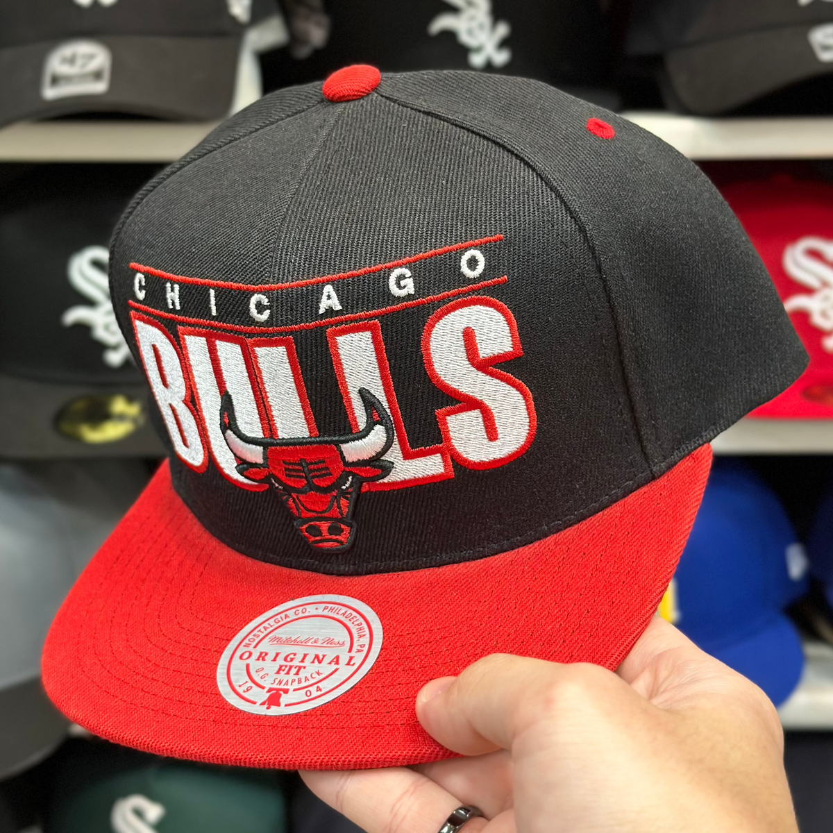 Chicago Bulls Black/Red Vintage Mitchell & Ness Snapback - Product Image