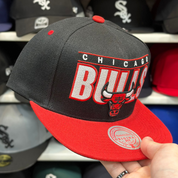Chicago Bulls Black/Red Vintage Mitchell & Ness Snapback - Product Image