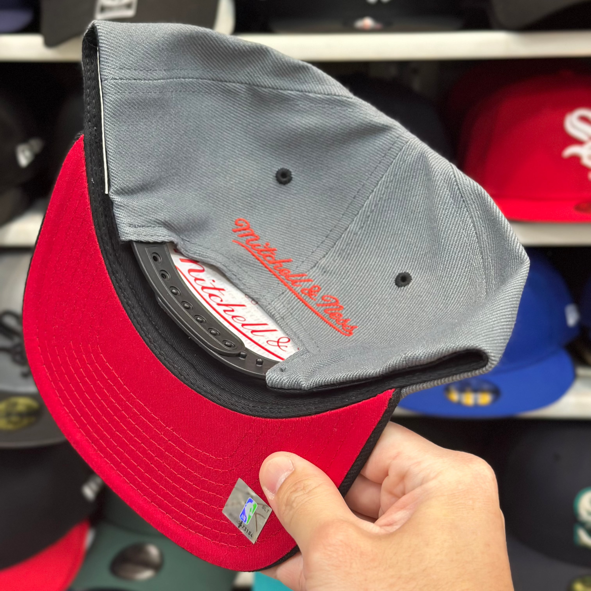 Chicago Bulls Gray/Black Mitchell & Ness Snapback - Product Image