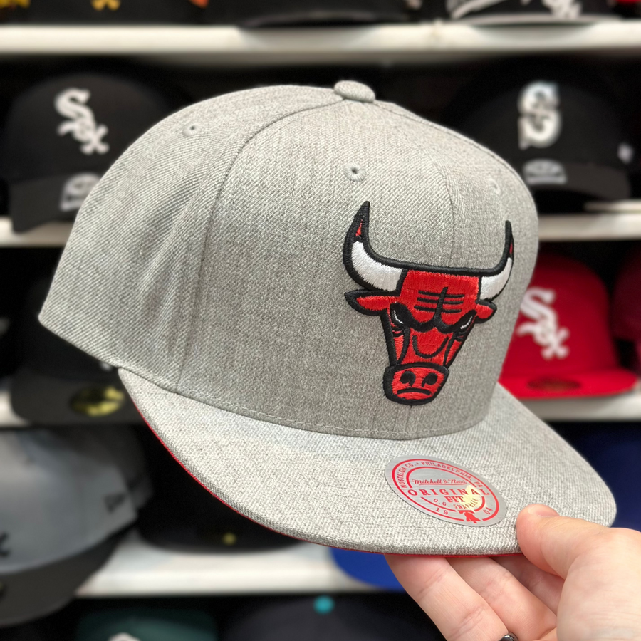 Chicago Bulls Heather Grey Mitchell & Ness Snapback - Product Image