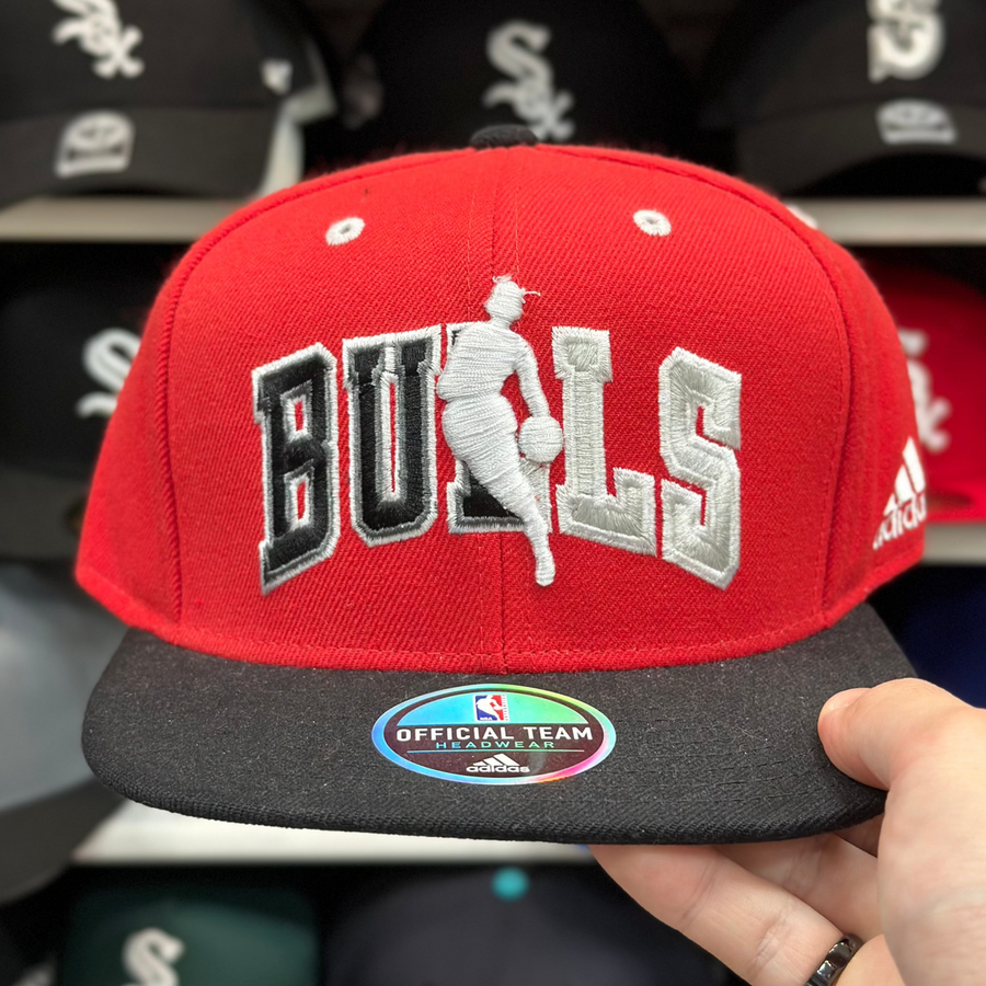 Chicago Bulls Vintage Adidas Snapback | Red - Product Image