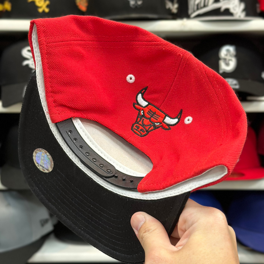 Chicago Bulls Vintage Adidas Snapback | Red - Product Image