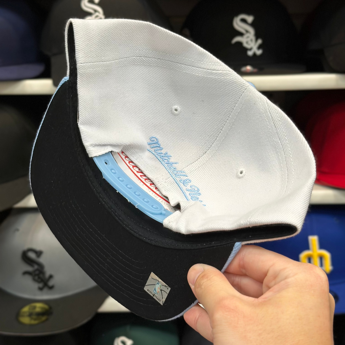 Chicago Bulls White/Black Mitchell & Ness Snapback - Product Image