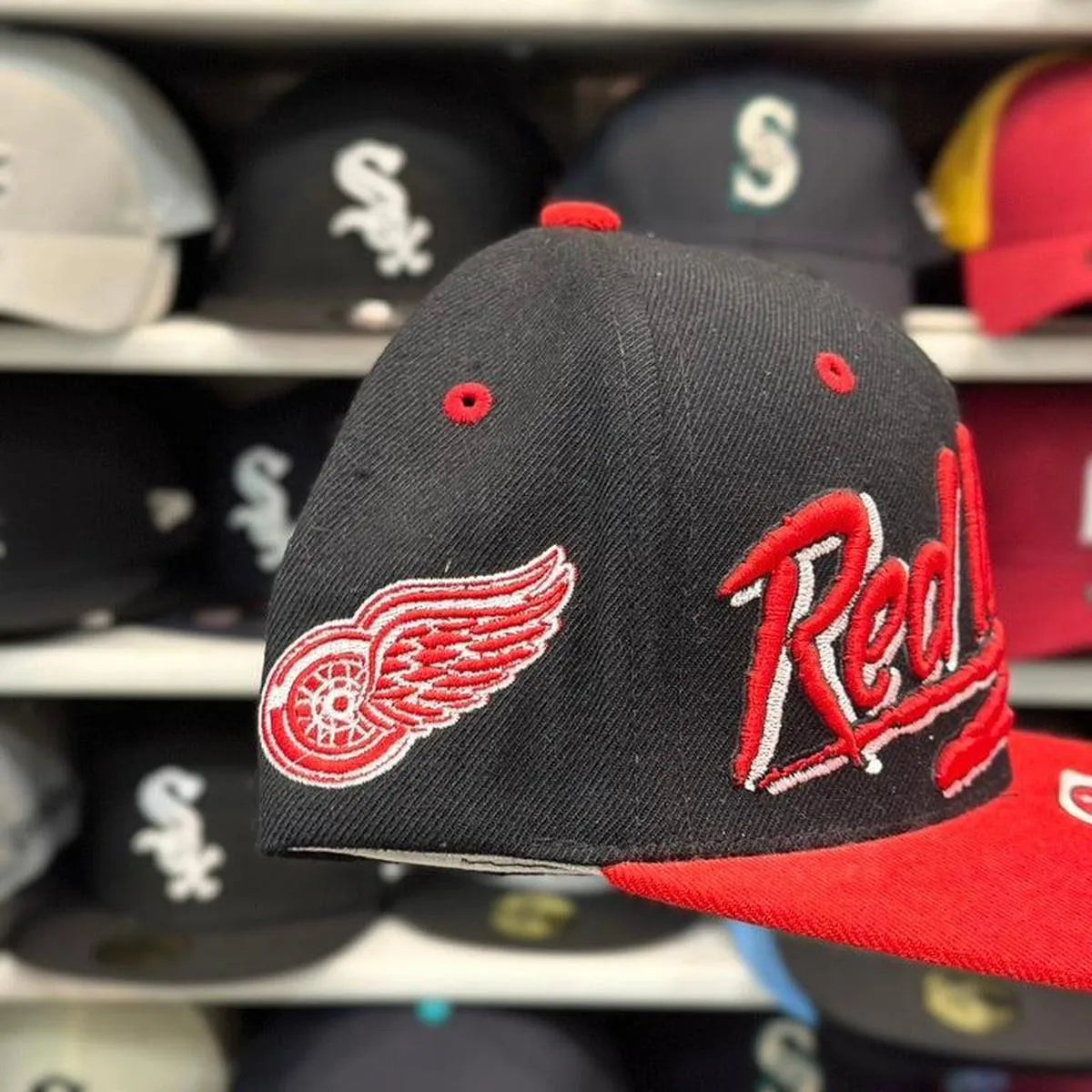 Detroit Red Wings Zephyr Snapback Hat Black/Red - Product Image