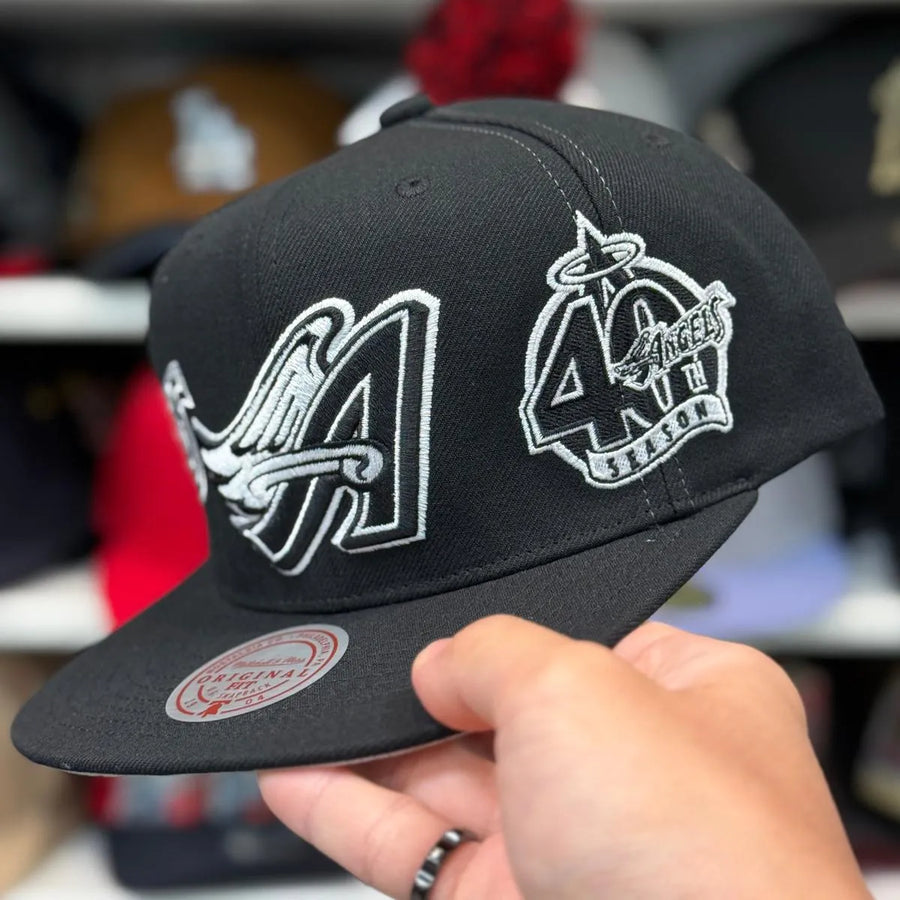 Los Angeles Angels 'Logo Wrap 40th Anniversary' Black/White Mitchell & Ness Snapback - Product Image